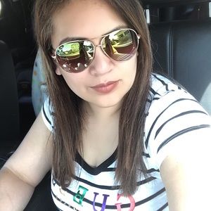 Meet your Posher, Isabel